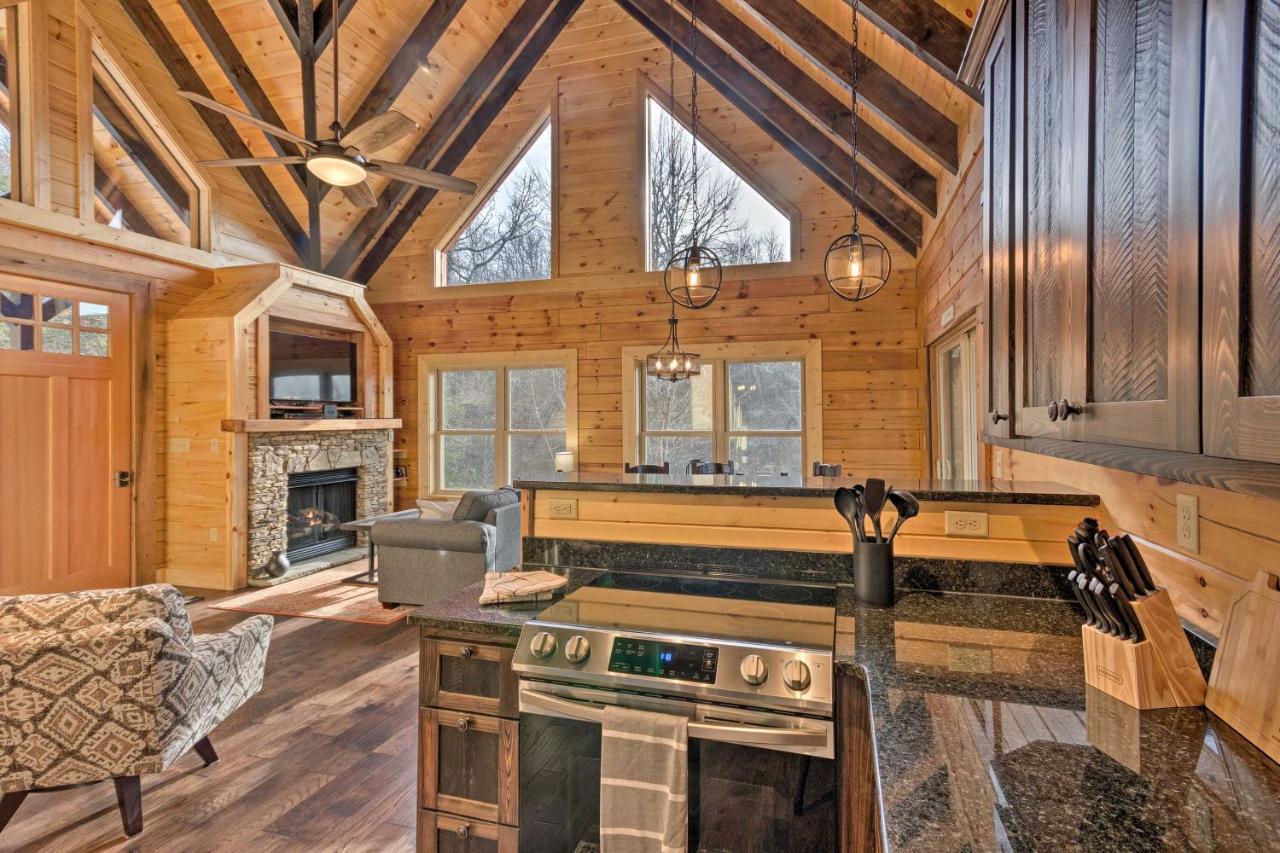 Hilltop Cabin On 5 Acres With Hot Tub And Waterfall! Bryson City Extérieur photo
