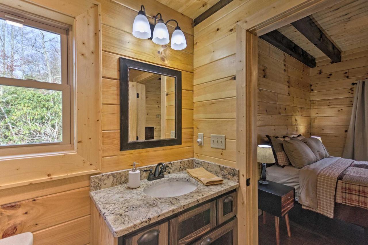 Hilltop Cabin On 5 Acres With Hot Tub And Waterfall! Bryson City Extérieur photo