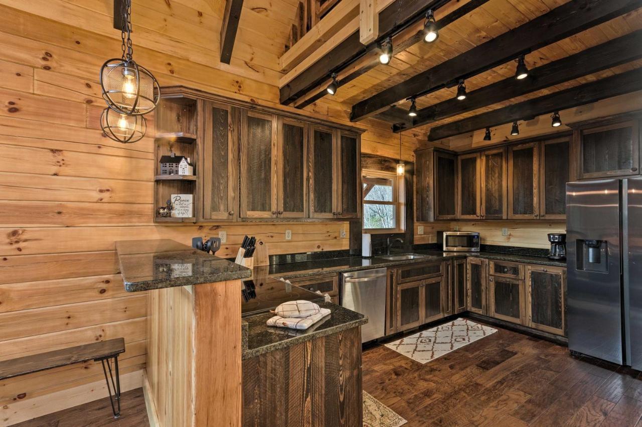 Hilltop Cabin On 5 Acres With Hot Tub And Waterfall! Bryson City Extérieur photo