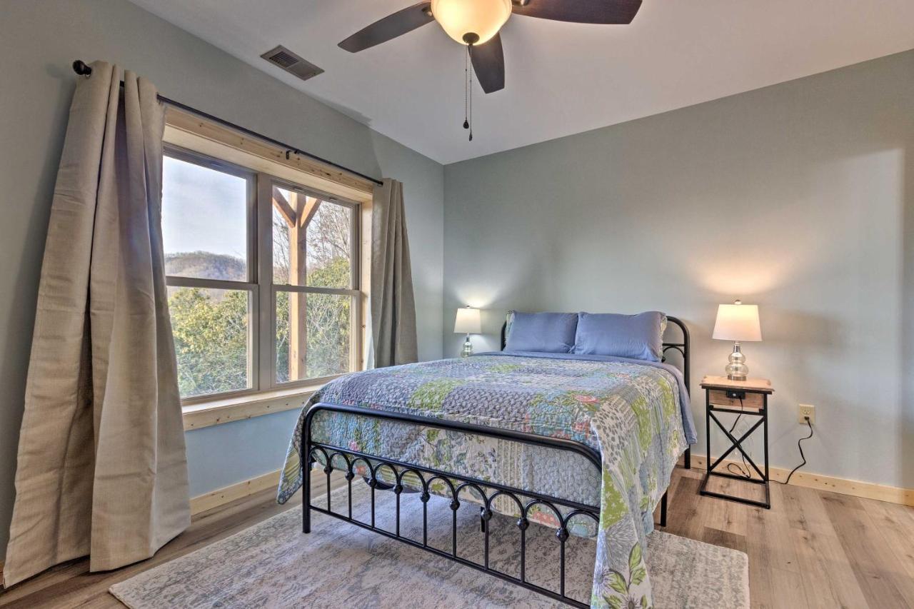 Hilltop Cabin On 5 Acres With Hot Tub And Waterfall! Bryson City Extérieur photo