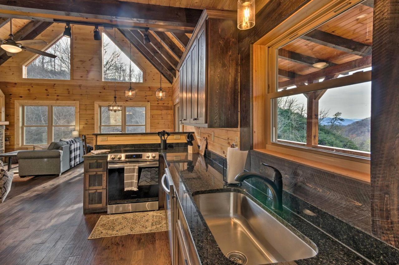 Hilltop Cabin On 5 Acres With Hot Tub And Waterfall! Bryson City Extérieur photo